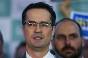 Ex-deputado Deltan presta depoimento à PF