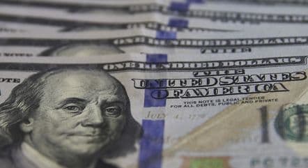 Dólar atinge menor cotação em um ano, e Ibovespa sobe mais de 1%