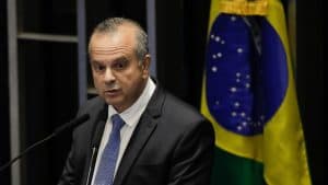 Oposição pede vista e adia votação do plano de equilíbrio das contas públicas do Governo em comissão