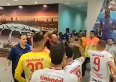 América-RN pode perder mandos de campo depois de confusão pós-jogo e copos arremessados em direção ao trio de arbitragem