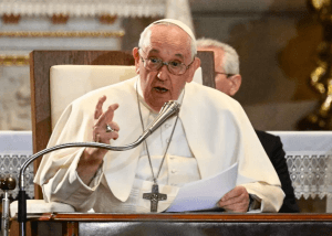 Papa Francisco é hospitalizado para realizar cirurgia de emergência no intestino nesta quarta-feira