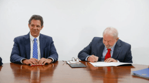 Governo estuda reonerar diesel para bancar desconto em carros