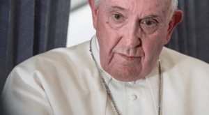 Após cirurgia, médico diz que não foram encontradas outras doenças em Papa Francisco