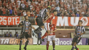América faz gol no final e vence a primeira na Série C