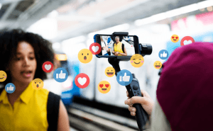 França aprova lei para regular influencers em redes sociais, com pena até de prisão