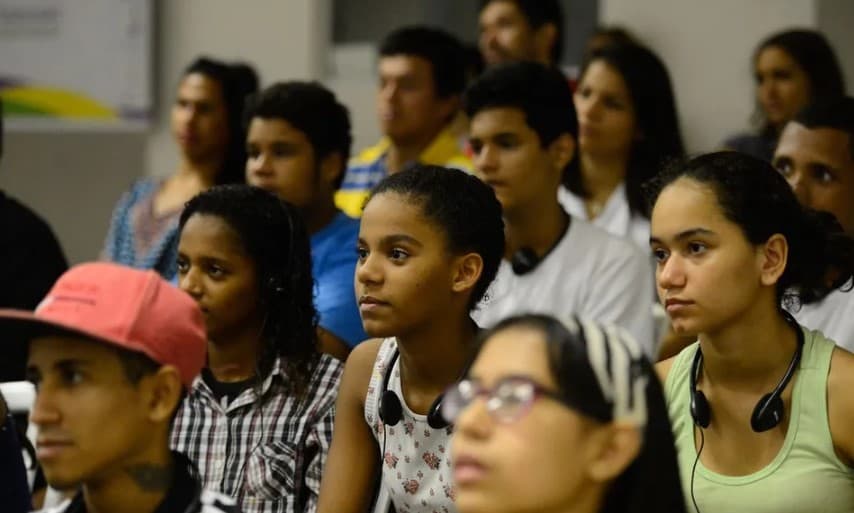 GERAÇÃO ‘NEM-NEM': Uma em cada cinco pessoas na faixa dos 15 aos 29 anos não estuda nem trabalha, diz IBGE