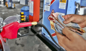 Gasolina deve ficar R$ 0,34 mais cara a partir de hoje com volta de impostos federais