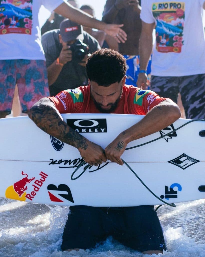 Após lesão, Italo Ferreira está fora da temporada no Mundial de Surfe