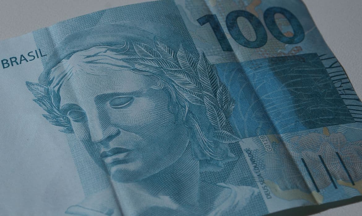 Contas públicas registram saldo negativo de R$ 50,2 bilhões em maio, maior rombo para o mês em três anos, diz Banco Central
