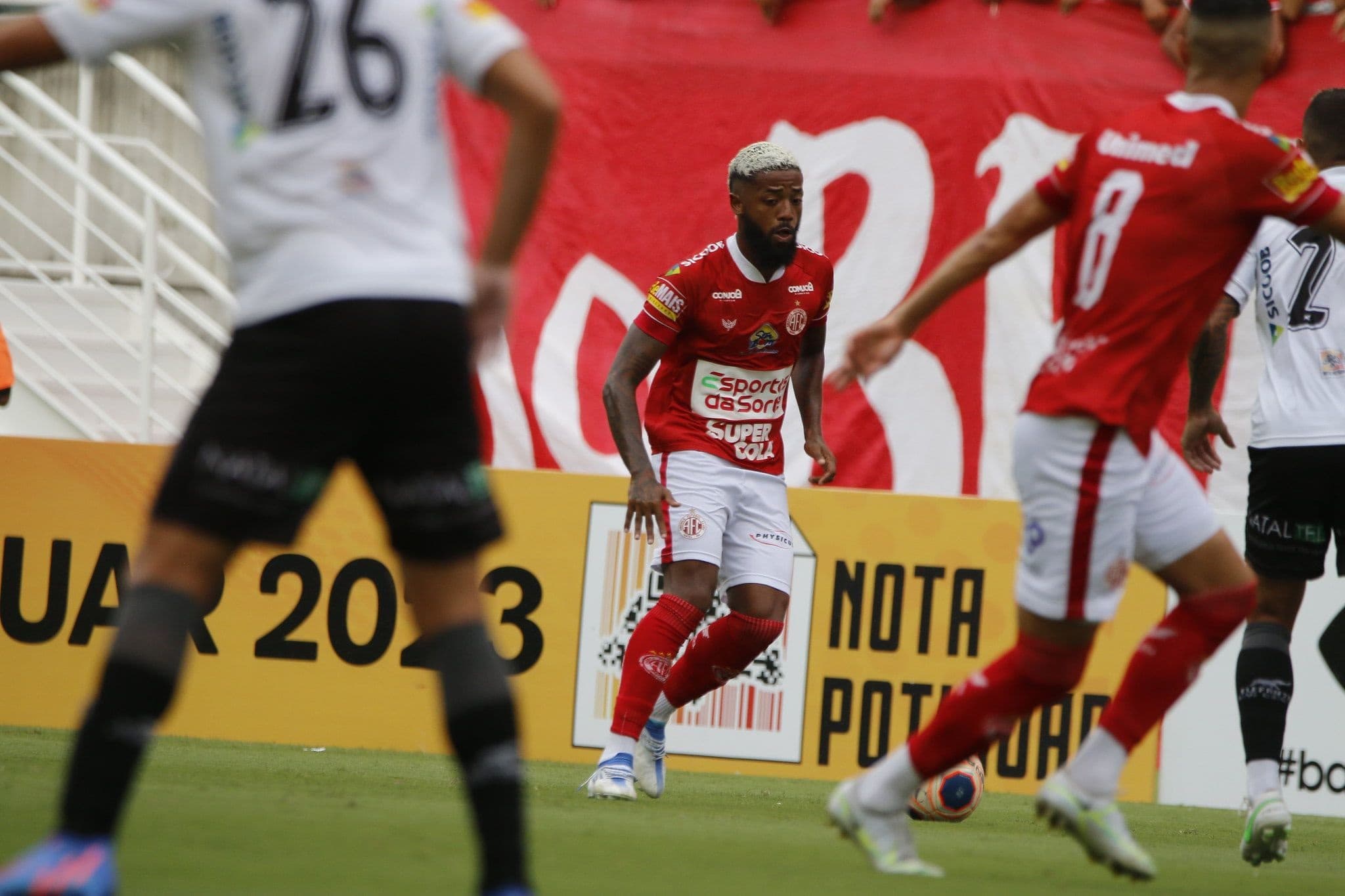 Lateral confirma despedida do América: ‘fui procurado pela diretoria para acertar minha saída'