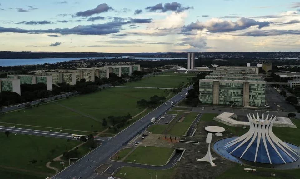 Governo usa pacote de concursos para aumentar cargos comissionados