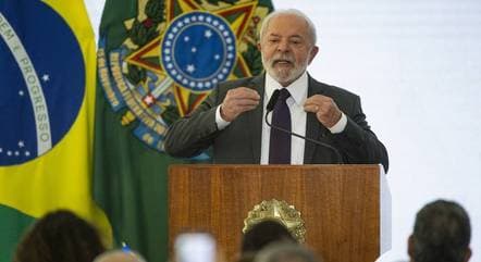 Lula diz que não é obrigação do MEC cuidar de escolas cívico-militares após fim do programa