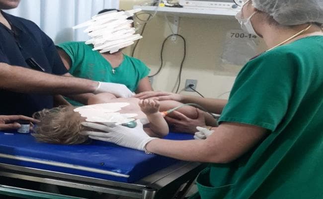 Criança de 1 ano é salva por policiais do CPRE após se engasgar com leite