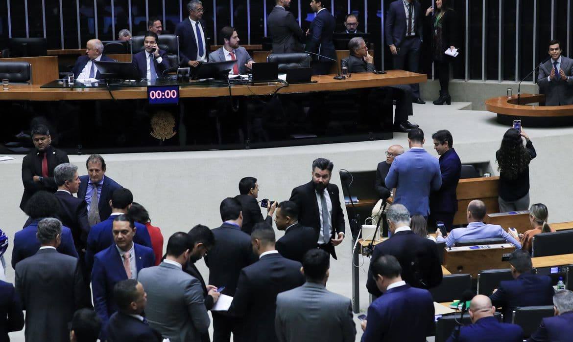Sem relatório, votação do arcabouço fiscal fica para agosto; Atraso vai pressionar elaboração do Orçamento de 2024