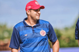 Thiago Carvalho não deve continuar no comando técnico do América após nova derrota