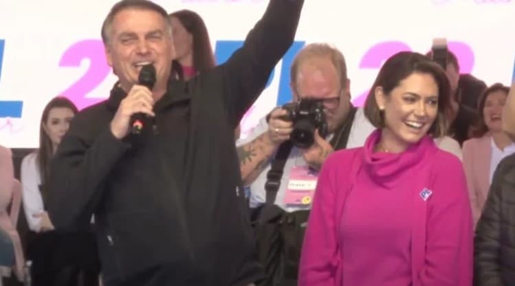 Bolsonaro agradece doações por Pix e diz que quase 1 milhão contribuíram