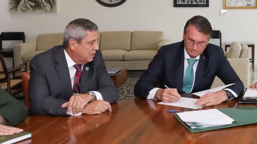 Benedito Gonçalves, do TSE, multa Bolsonaro e Braga Netto em R$ 110 mil por descumprirem decisão