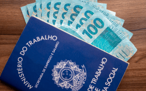Salário mínimo e aposentadorias terão ao menos 4,4% de aumento em 2024