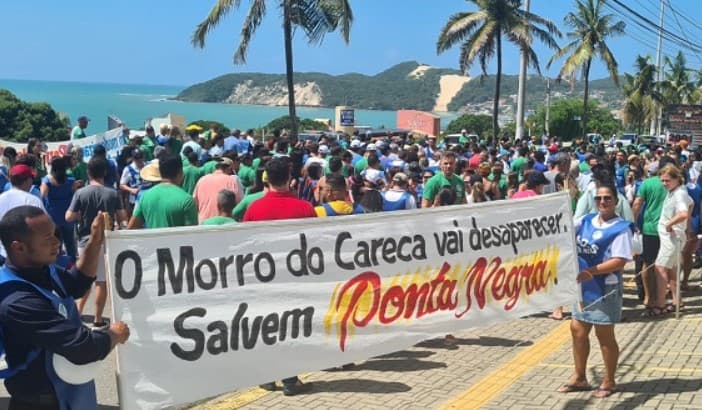 Grupo faz manifestação para cobrar celeridade na ‘engorda' de Ponta Negra