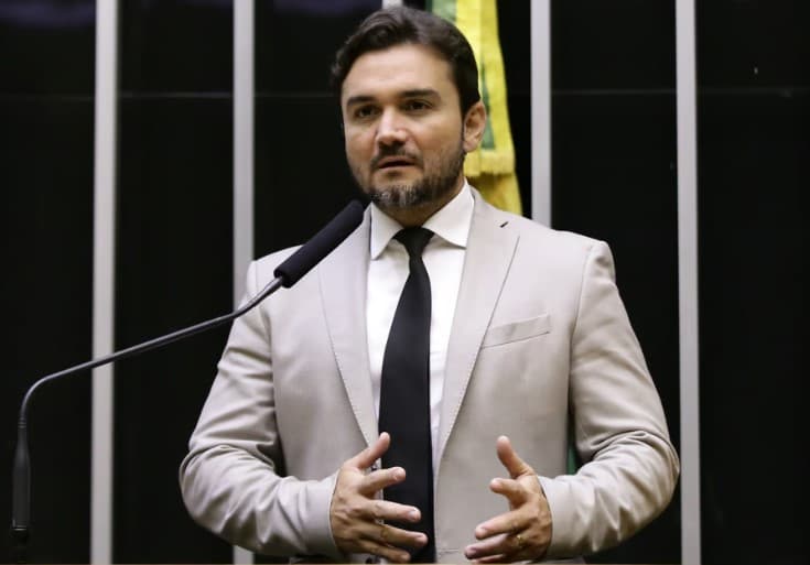 PT, PDT e União Brasil abrem disputa por vaga de Celso Sabino no Turismo