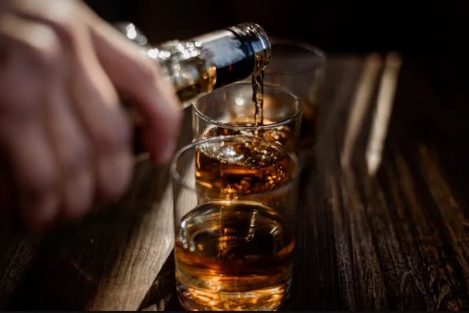 Falsificação de bebidas alcoólicas cresceu 98% na comparação com 2022