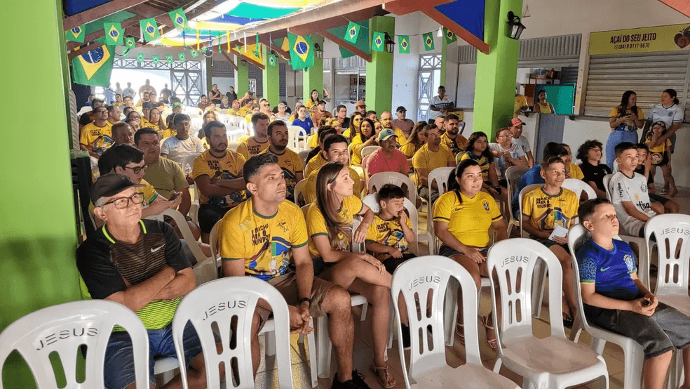 Moradores de pequena cidade do RN onde Antonia nasceu se reúnem para acompanhar estreia do Brasil na Copa