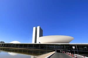 Congresso pressiona governo por socorro a municípios, e Planalto busca alternativas