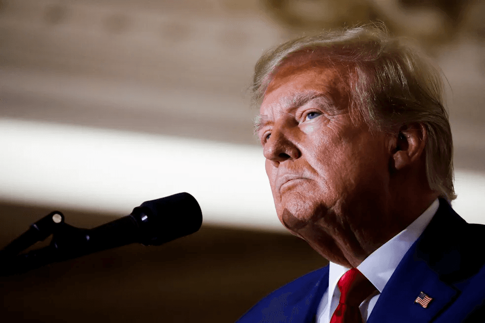 Mesmo se for condenado, Trump pode ser eleito, governar os EUA em prisão domiciliar e conceder perdão aos seus próprios crimes
