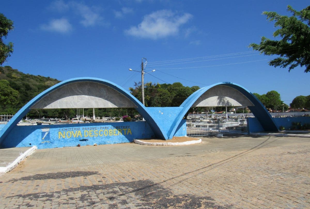 Vigilância Sanitária multa farmácias, cemitério e até casa de drinks em Natal