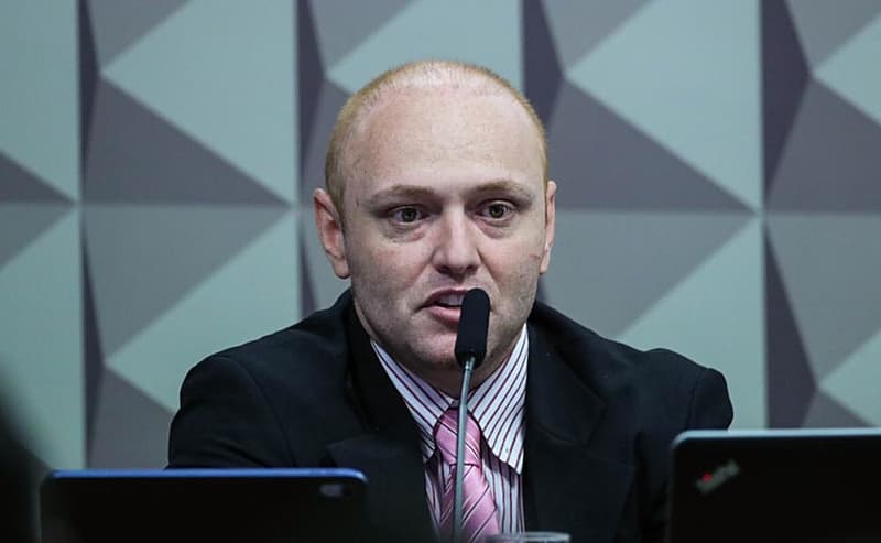 Defesa de hacker desiste de delação e quer inclusão em programa de proteção a testemunha