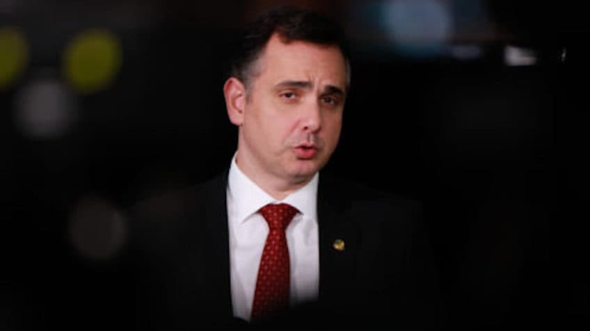 Lacração na internet não resolve problemas, diz presidente do senado