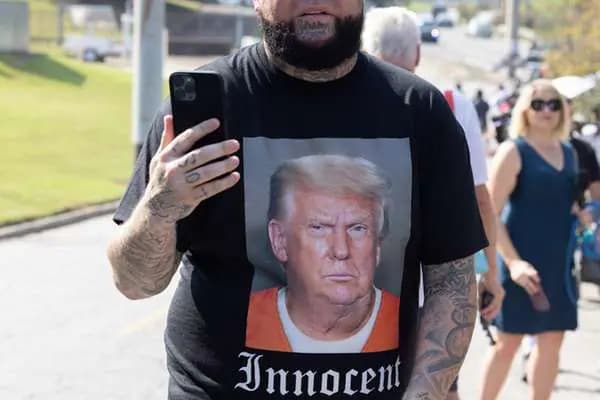 Trump diz que se entregará a justiça nesta 5ª