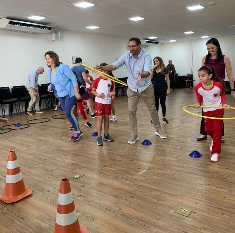 Pais e alunos participam do “Dia com menos consumismo”, na Maple Bear Natal