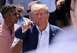 Para não ser preso, Trump deve se apresentar à Justiça dos EUA nesta quinta e pagar fiança de R$ 1 milhão