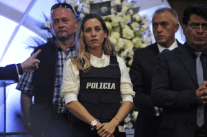 Vice de candidato assassinado no Equador disputará a presidência