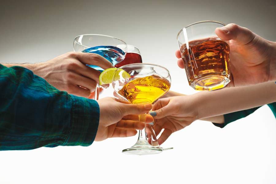 Falsificação de bebidas alcoólicas quase dobrou no primeiro trimestre; Saiba como identificar