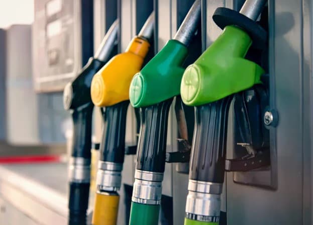 Valor do diesel chega a R$ 5,00, na segunda alta seguida. Gasolina tem primeiro avanço após quatro recuos consecutivos, diz ANP