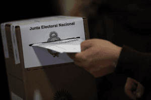 Argentinos vão às urnas neste domingo para definir candidatos à Presidência
