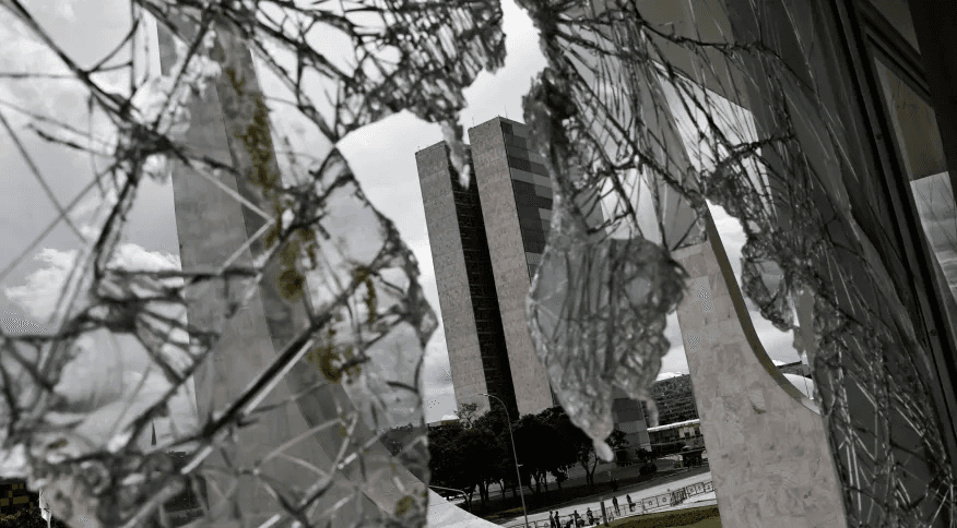 G. Dias foi alertado 5 vezes sobre risco de invasão aos Poderes, revelam mensagens