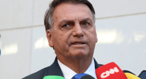 Bolsonaro mantém popularidade em meio a cerco jurídico, mostra pesquisa AtlasIntel
