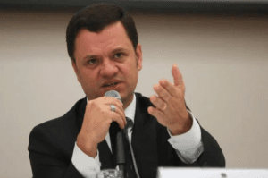 Anderson Torres depõe à CPI do 8/1 com silêncio garantido por Moraes