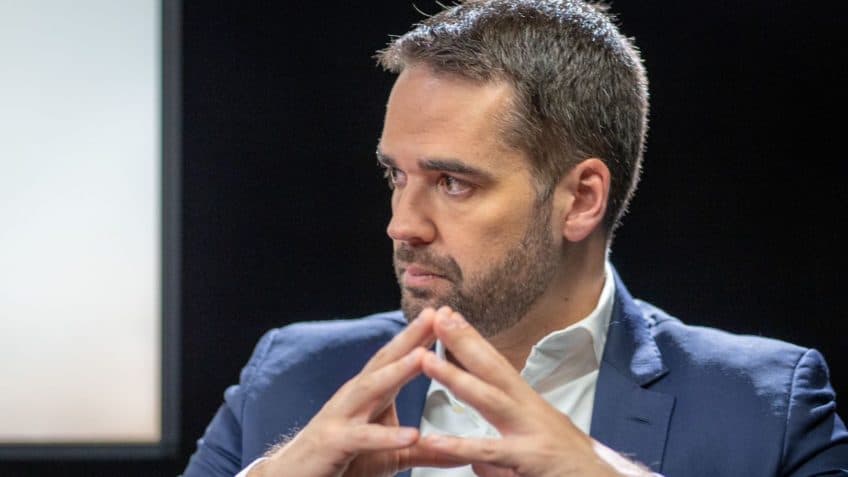 Justiça afasta Eduardo Leite da presidência do PSDB