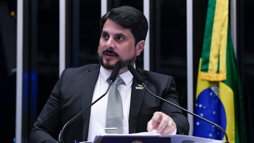 Projeto que torna corrupção crime imprescritível avança no Senado