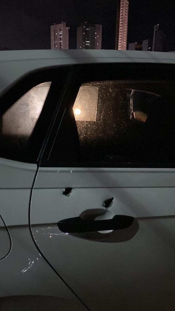 FOTO: Carro é atingido por tiros em noite de briga entre torcidas de ABC e Sport em Natal