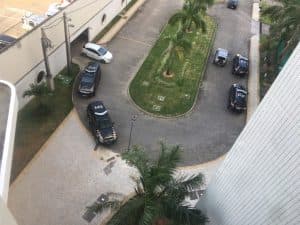 FOTOS: PF e Polícia Civil realizam operação em condomínio em Ponta Negra