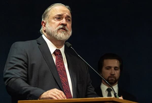 PGR se manifesta contra delação de Mauro Cid com a PF