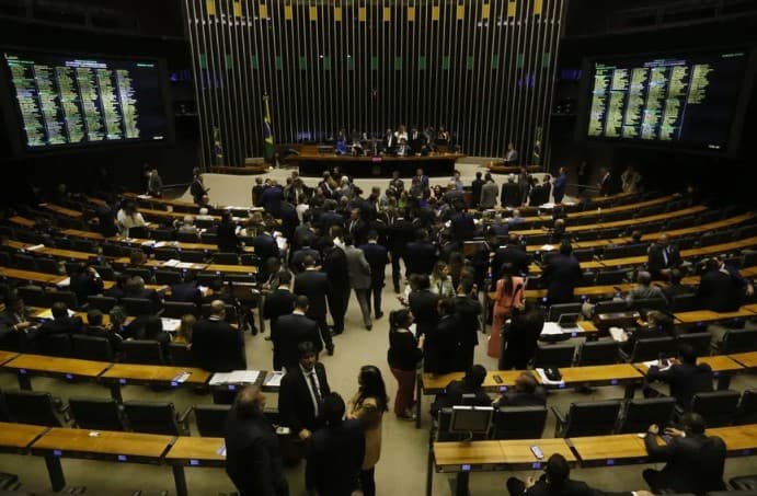 Lideranças chegam a acordo sobre PEC da Anistia e estabelecem perdão a partidos por descumprimento de cotas
