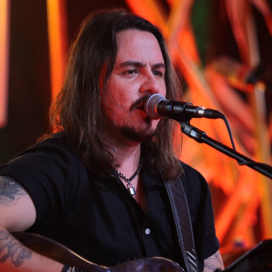 Natal recebe show do cantor de pop rock Dino Fonseca, dia 23 de setembro