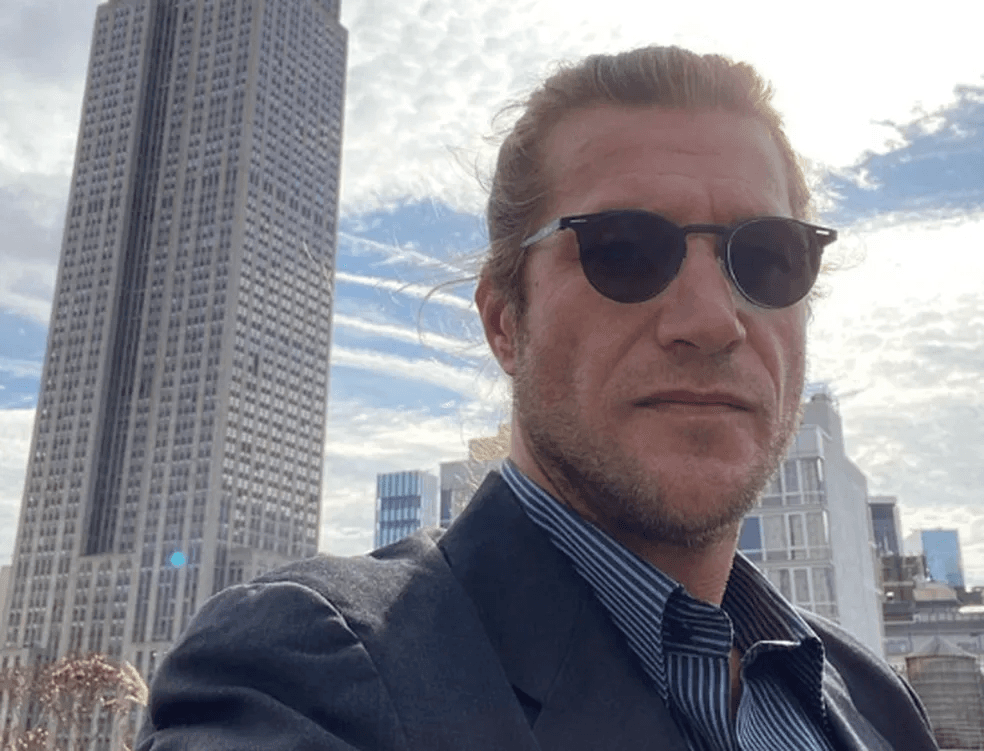 Ex-BBB Diego Alemão é preso por porte ilegal após esconder revólver no banco traseiro de táxi