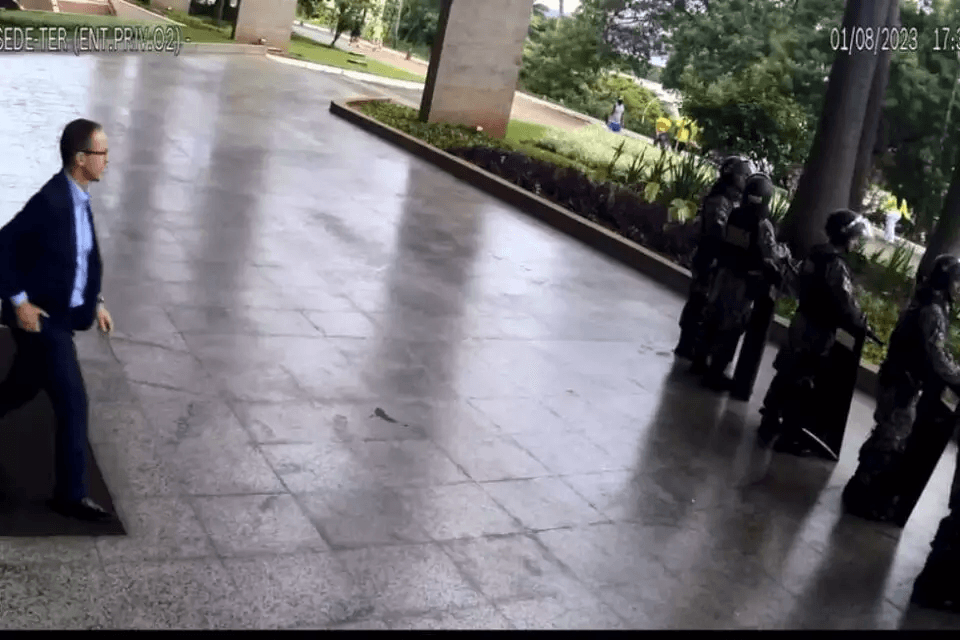 VÍDEO: Flávio Dino só entregou imagens de 4 das 185 câmeras do Ministério da Justiça